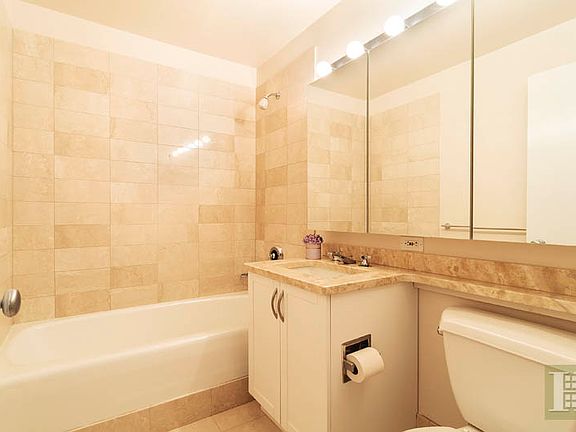 4th image of 250 E 30th St APT 8A