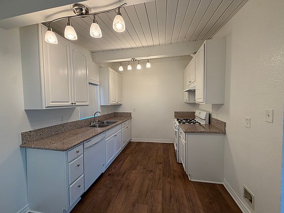 5th image of 10407 Bogardus Ave #1B-1Ba-568Sqft