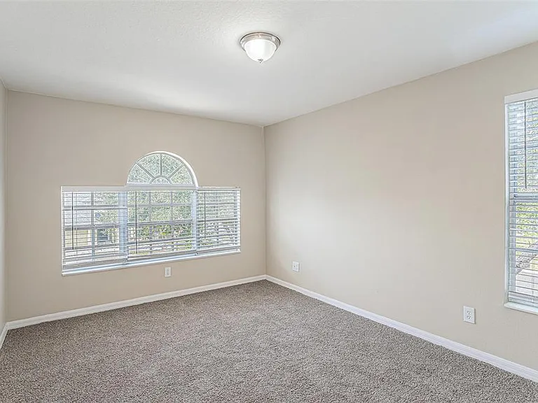 8602 Sandy Plains Dr — Photo 17
