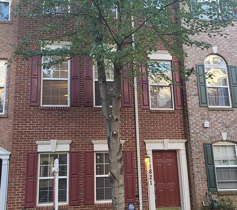 1st image of 11821 Regents Park Dr
