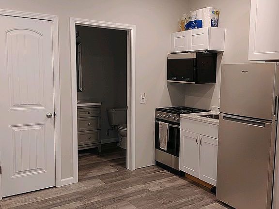 4th image of 1410 S Aviator Ln