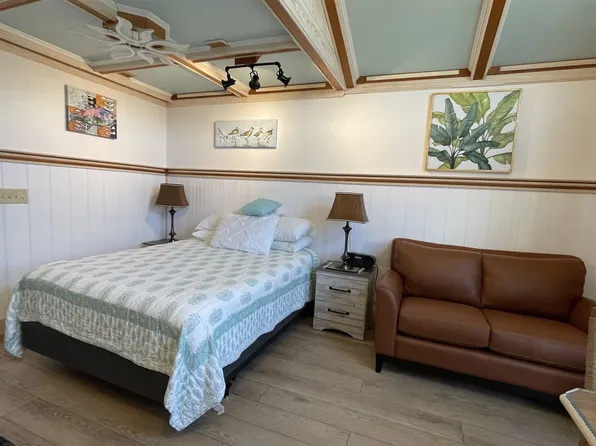 (undisclosed Address), Hatteras, NC 27943