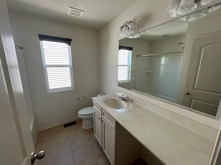2045 Lakecrest Dr — Photo 27