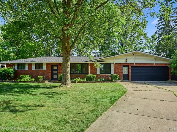3699 Mark Rd, Waterford, MI 48328