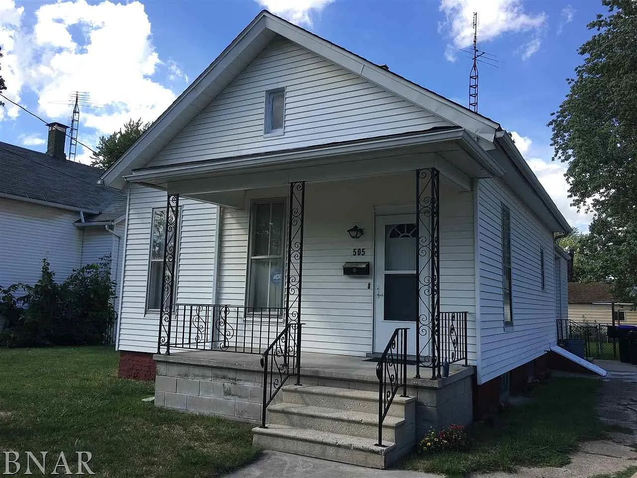 505 W Wood St photo 1