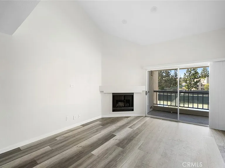 5565 Canoga Ave #307 — Photo 8