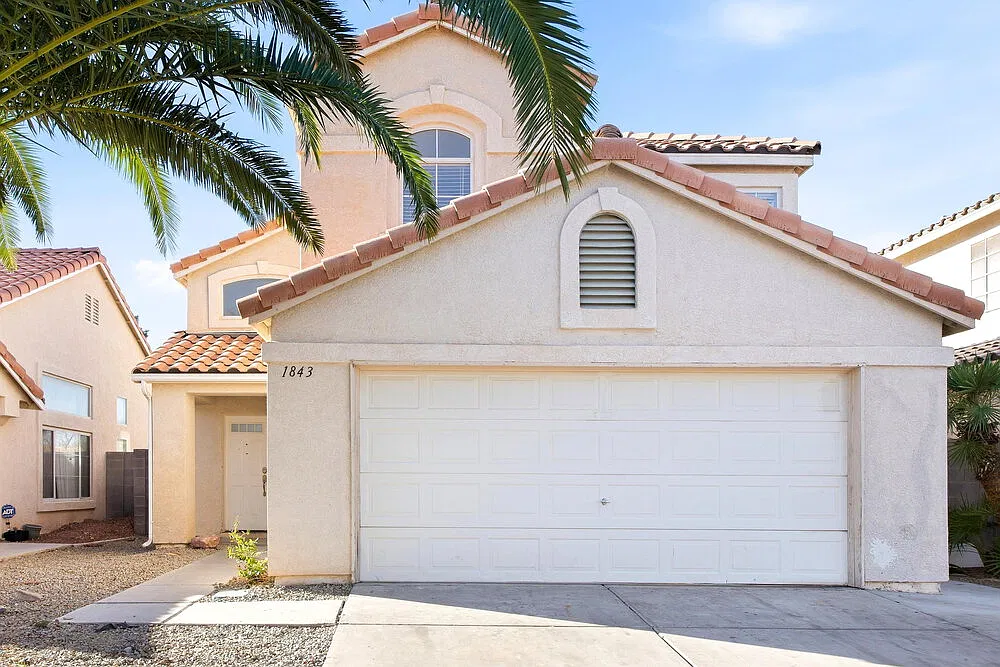 3 bed, 2.5 bath, 1722 sqft, $2,190 — Photo 1