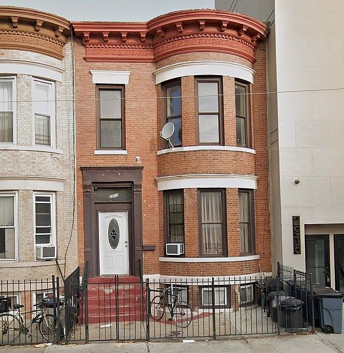 1st image of 2911 Avenue