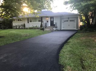 3607 Hughes Rd, Saint Matthews, KY 40207