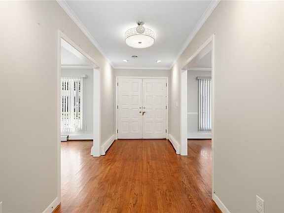 3rd image of 30 Wardlaw Ct
