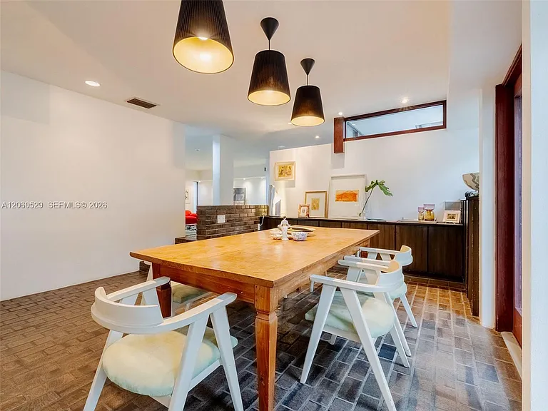 2250 NE 201st St — Photo 16