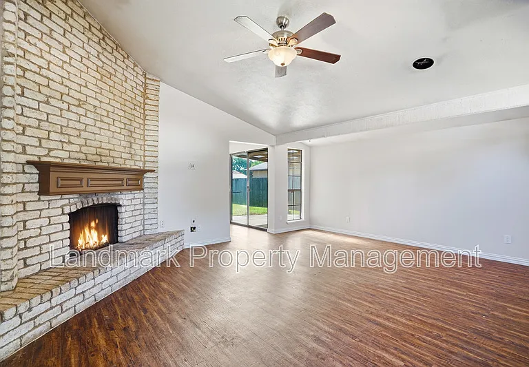 2711 Treeview Dr — Photo 8