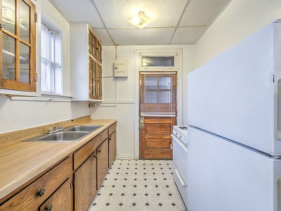 3rd image of 4209 Ellenwood Ave APT 301