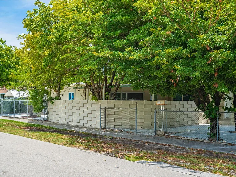 1701 NW 19th Ave — Photo 9