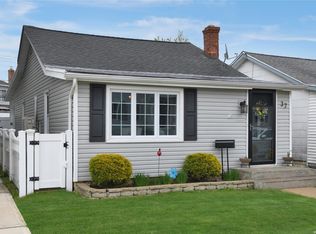 37 Kildare Rd, Island Park, NY 11558