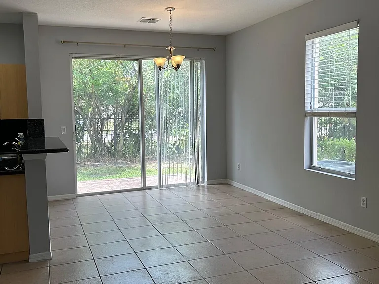 1412 Seminole Palms Dr — Photo 4