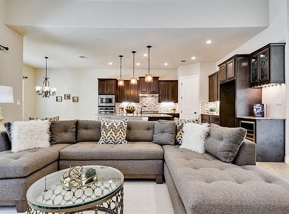 4th image of 121 Royal Oak Dr