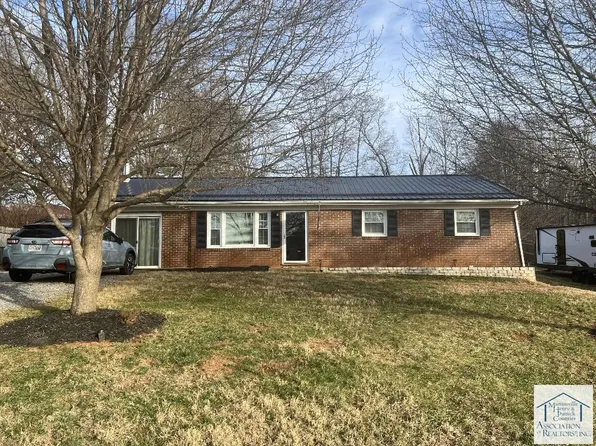 179 Meadowbrook Ln, Martinsville, VA 24112