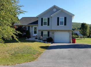 1144 Mountain Shadow Ct, Fayetteville, PA 17222