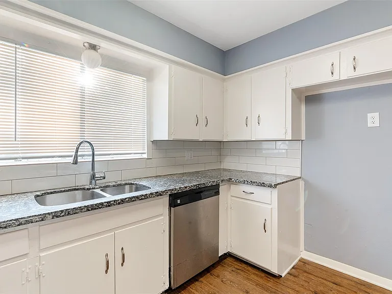 10502 Royal Oaks Dr — Photo 6