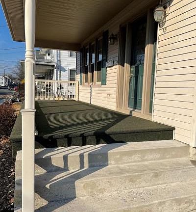 3rd image of 15 E Park Ave