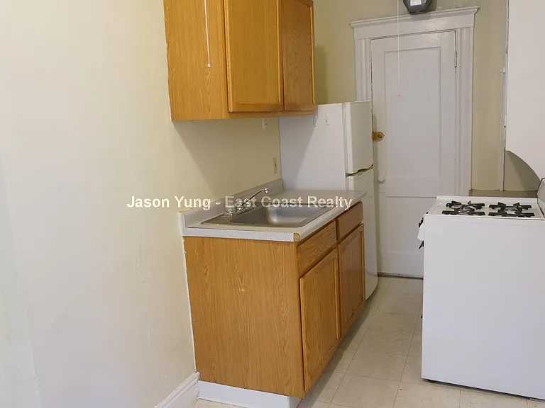 220 Kelton St #9 — Photo 4