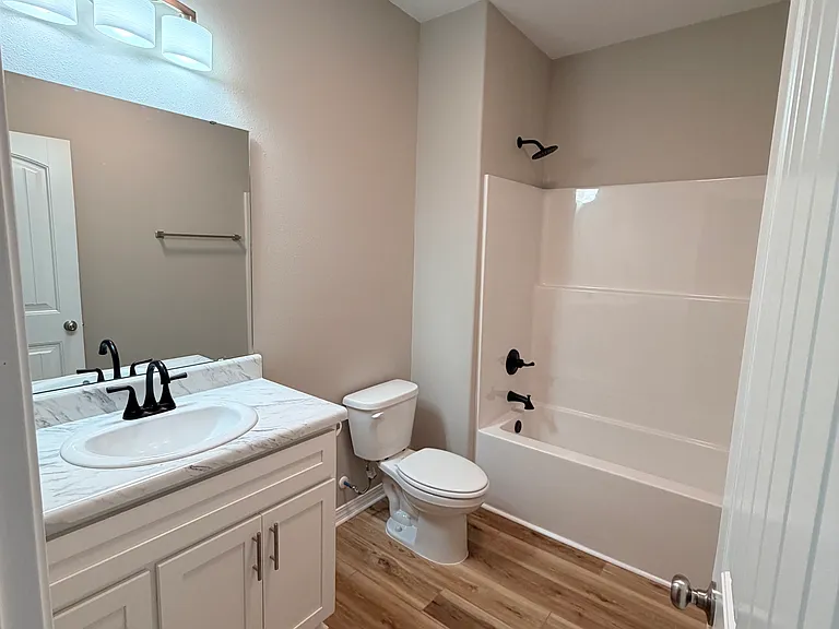 308 N E St — Photo 9