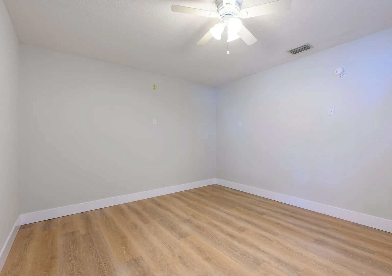 Get $500 off your first month's rent for a limited time- Coastal Retreat Steps from the Sand in I... — Photo 3