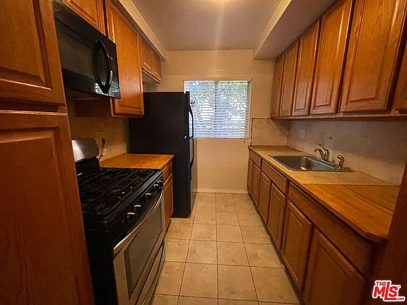 3rd image of 828 Lincoln Blvd APT 1