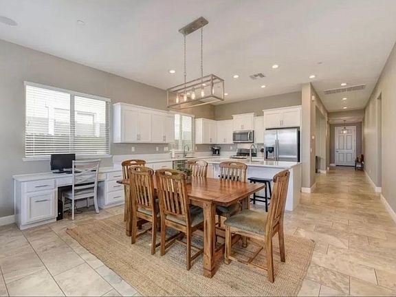 3rd image of 810 Berry Creek Dr