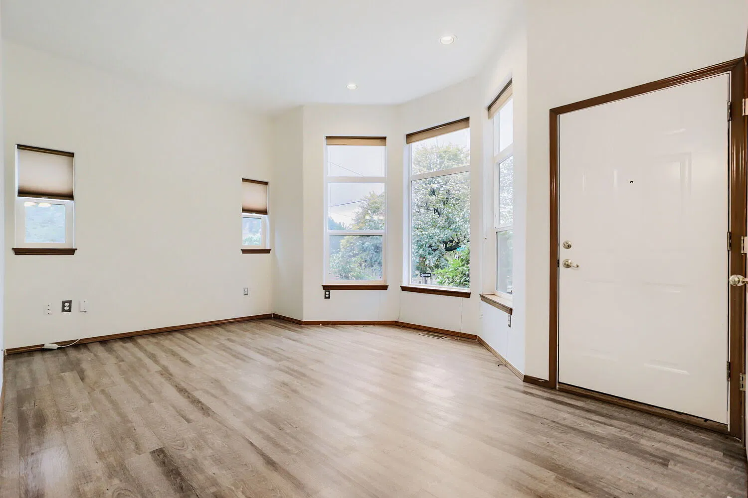 3 bed, 2.5 bath, 1304 sqft, $2,485 — Photo 1