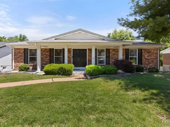 23 Quail Woods Dr, Fenton, MO 63026