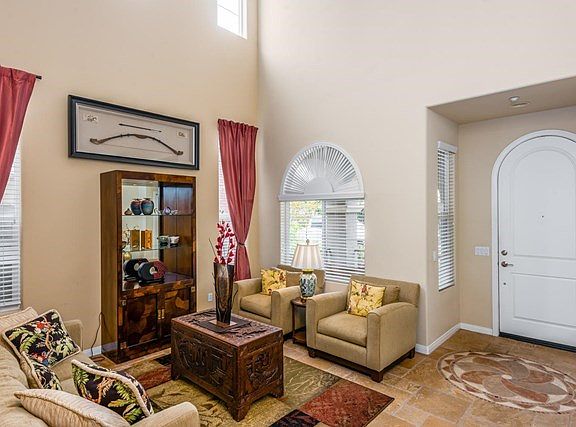 1804 S Hill Rd-MLS_Size-005-18-Living Ro
