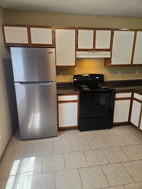 2 bed, 1.5 bath, 1100 sqft, $950 — Photo 2