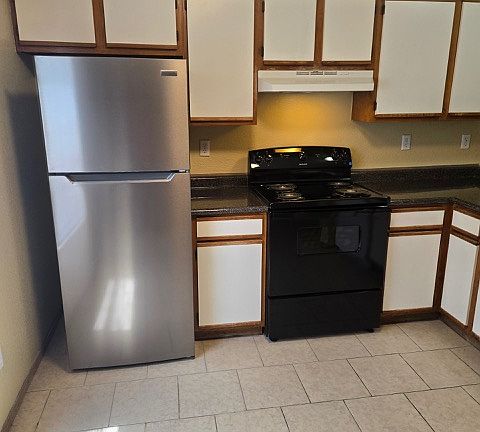 2nd image of 120 W Helena St APT C