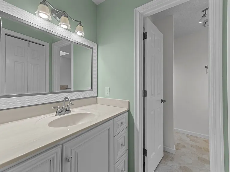 5403 Miramar Ct — Photo 11