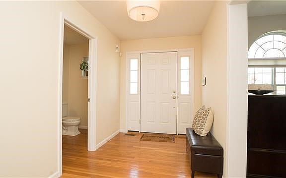 3rd image of 31 Maiden Ln