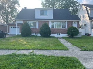 84 Edgecomb St, Albany, NY 12209