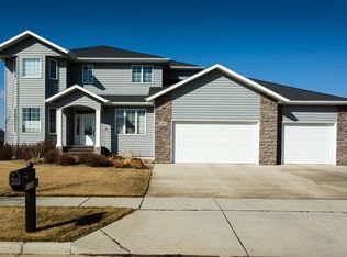 1390 Golden Eagle Ln, Bismarck, ND 58503