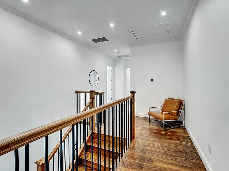 500 NE Wavecrest Way — Photo 38