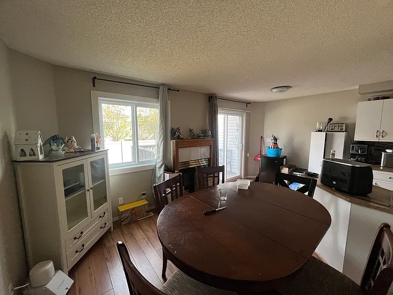 1033 Youville Dr W — Photo 3