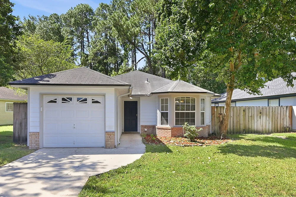 3 bed, 2.0 bath, 1386 sqft, $2,155 — Photo 1