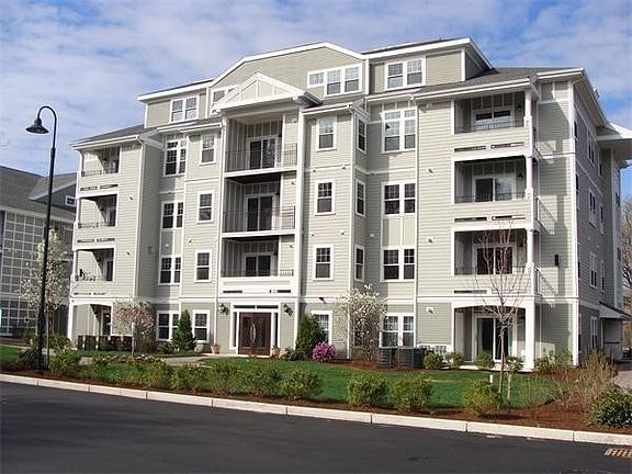 2nd image of 990 Vfw Pkwy APT 101