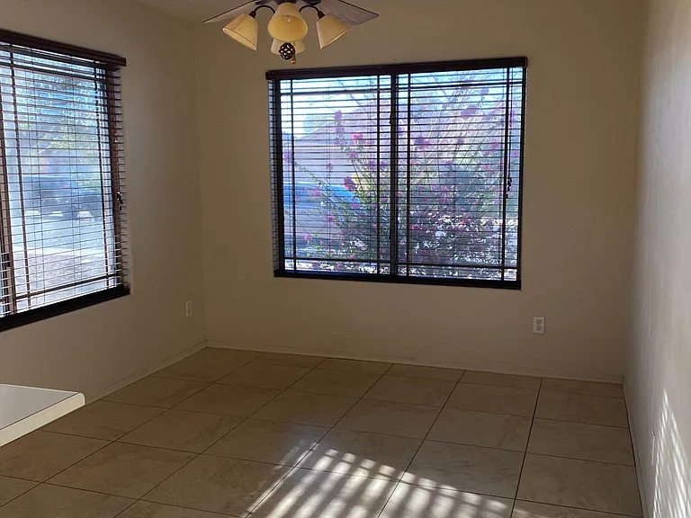 13382 W Watson Ln — Photo 4