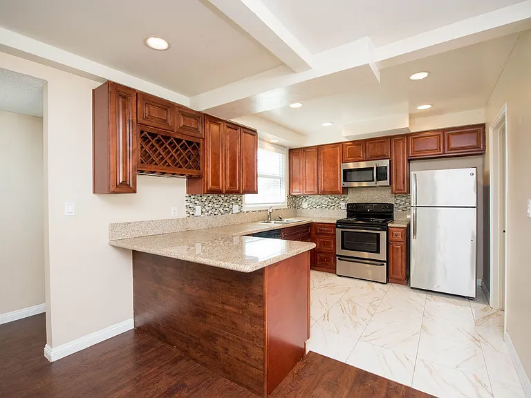15412 Shasta Ln — Photo 7