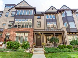 628 Parkside Ct, Libertyville, IL 60048