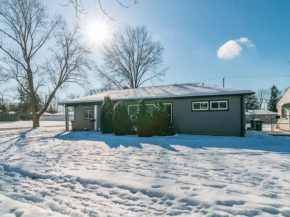 9679 Manorford Dr, Parma Heights, OH 44130