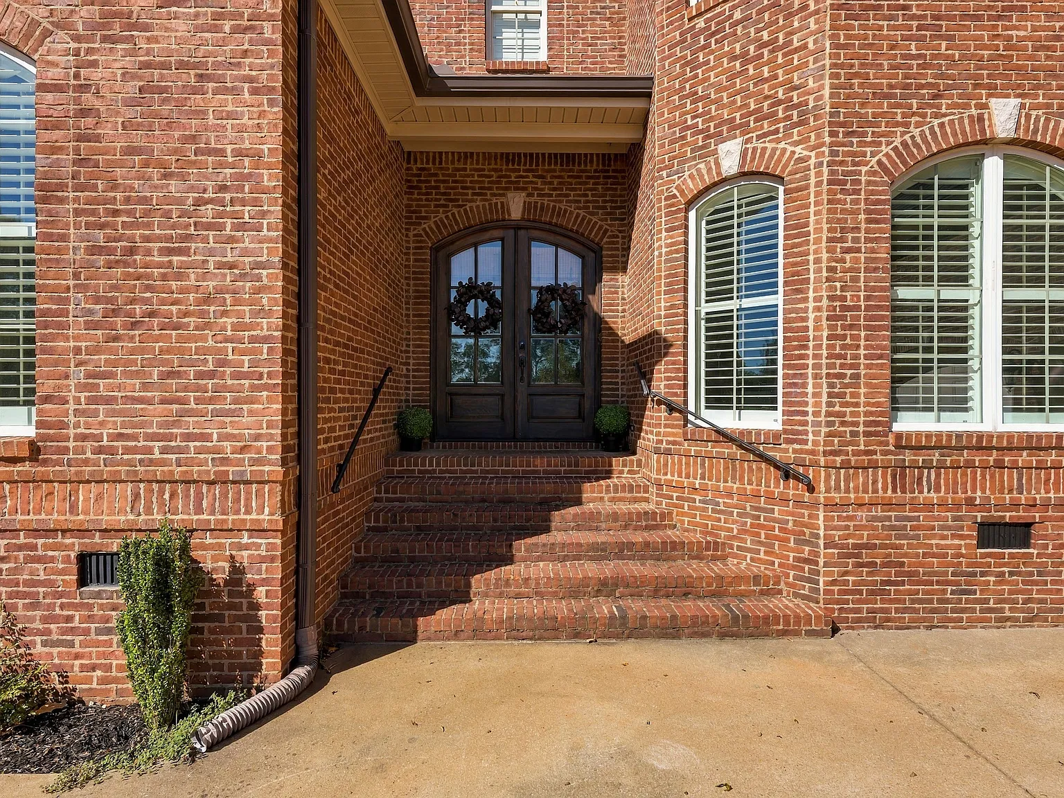 4 bed, 5800 sqft, $3,900 — Photo 4