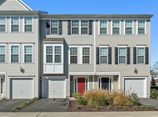 8292 Heritage Crossing Ct, Manassas, VA 20109