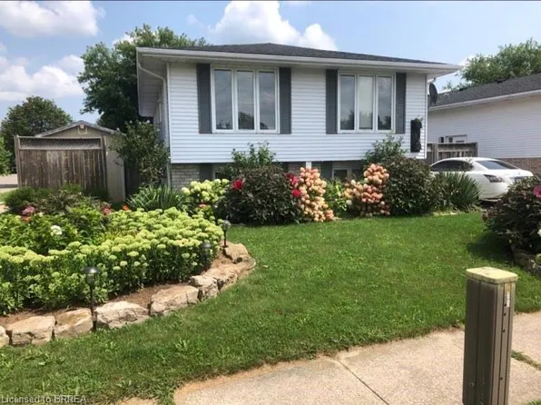 1 Osijek Cres, Brantford, ON N3P 1Z3